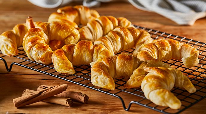 Medialunas artesanales recién horneadas